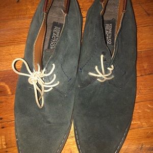 KENNETH COLE REACTION DARK BLUE SHOES.